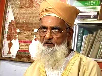 Posting pictures on Facebook, Twitter un-Islamic, say Lucknow clerics