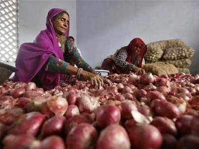 Onion prices surge by one-third to hit record high