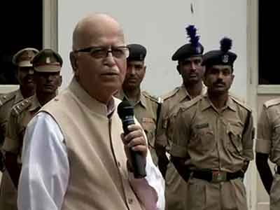 Video : LK Advani indirectly takes on Narendra Modi, says today is not the day to attack political parties