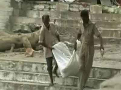 In UP, cops caught on camera abandoning dead bodies in river