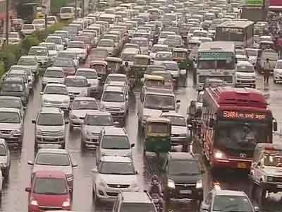 Video : Delhi's Friday begins with heavy rain, traffic jams