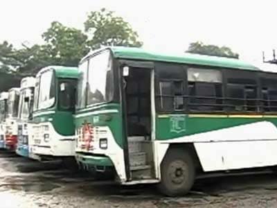 Video : Telangana stir: no buses, so pilgrims walk to Tirumala