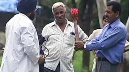छुपा रुस्तम : हाथ में थामकर रॉकेट छोड़ने की प्रैक्टिस