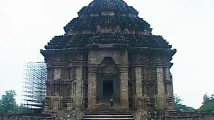 Seven Wonders of India: The land of temples, tigers and beaches (Aired: March 2000)