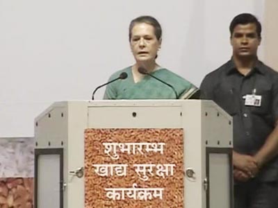 Sonia Gandhi launches food scheme in Delhi