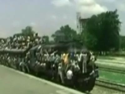 Videos : सीतापुर : क्या एक और रेल हादसे का इंतजार कर रहा प्रशासन!