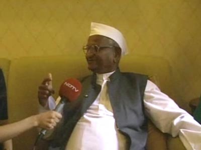 युद्ध से दोनों देशों को नुकसान : भारत-पाक संबंध पर अन्ना हजारे युद्ध से दोनों देशों को नुकसान : भारत-पाक संबंध पर अन्ना हजारे