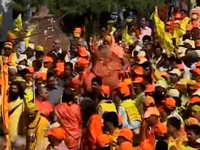 Akhilesh's govt bans VHP yatra; Ayodhya braces for a showdown Akhilesh's govt bans VHP yatra; Ayodhya braces for a showdown