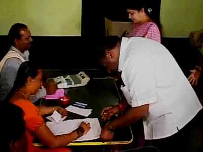 Video : Karnataka votes for two vacant Lok Sabha seats