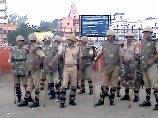 वीएचपी परिक्रमा : अयोध्या किले में तब्दील, वेदांती गिरफ्तार