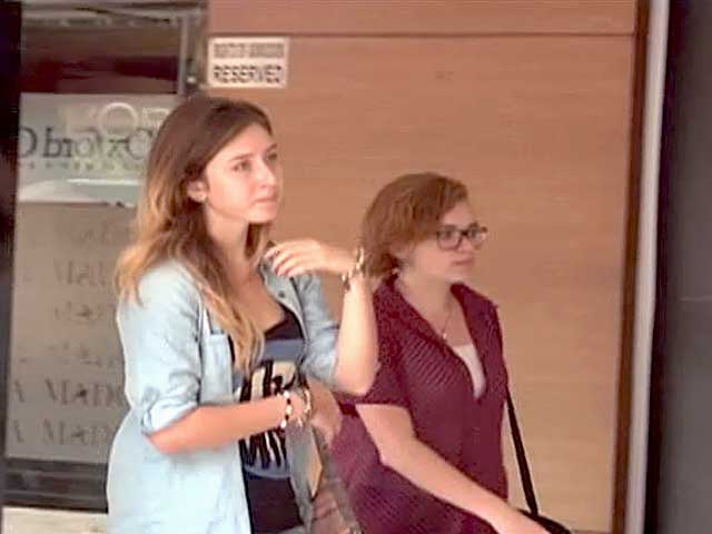 भारत में विदेशी महिलाएं रख रही हैं बॉडीगार्ड