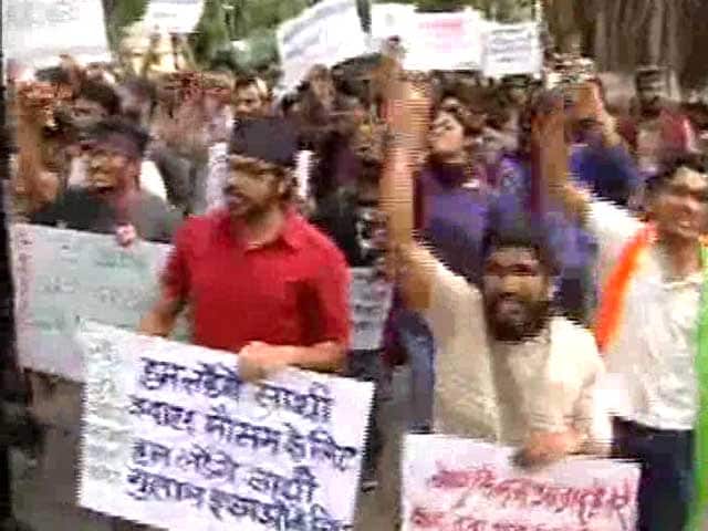Video : Were ordered to chant praise of Modi, say Pune film students after clash