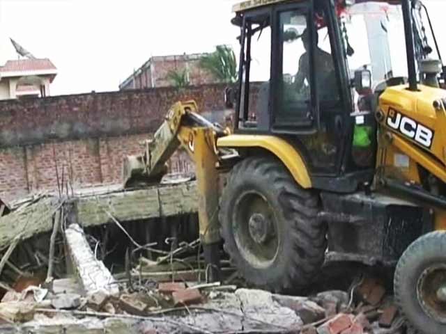 Samajwadi Party leader's sons accused of razing doctor's home at gun-point