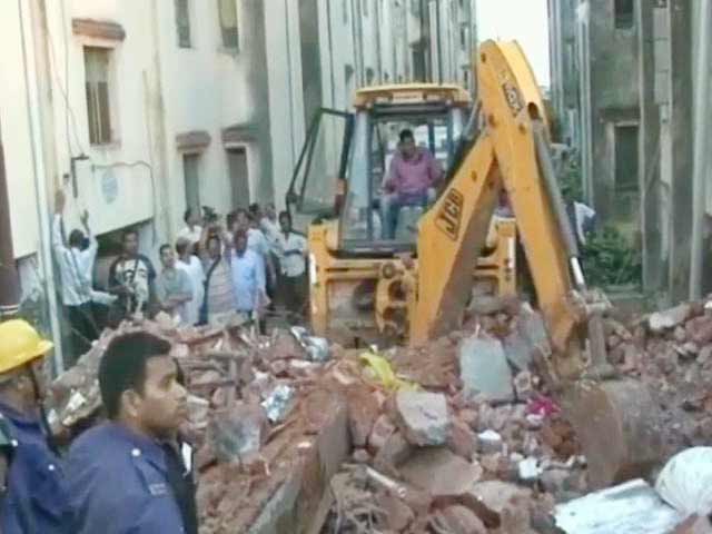 वडोदरा में दो इमारतें ढहने से छह की मौत