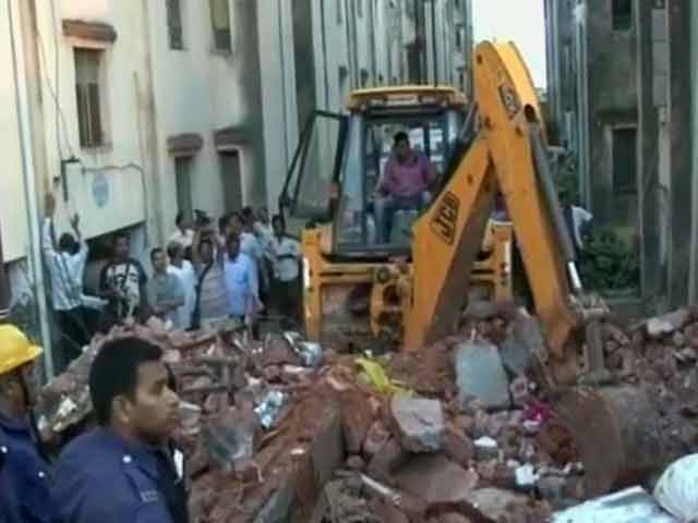 Video : 11 dead after buildings collapse in Vadodara, Gujarat