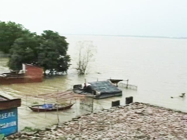 After flood destruction, fear of epidemic in Allahabad