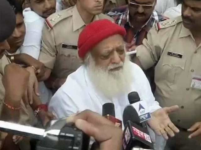 'मैडम' और उनका पुत्र फंसा रहे हैं मुझे : आसाराम