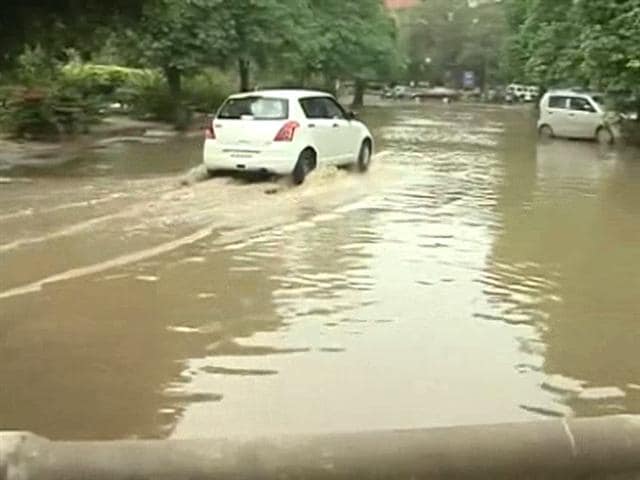 Video : Flooded Gurgaon, You Have a Complaint? Good Luck