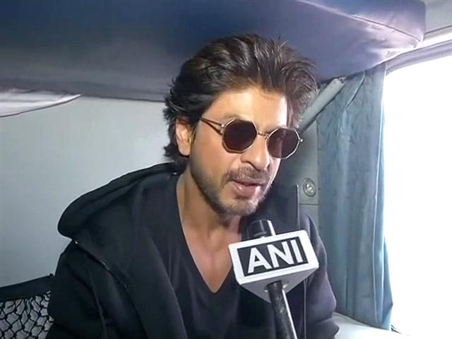 Video : Shah Rukh Khan Made His Last Stop At Mathura