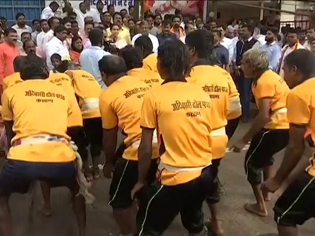 Video : मुंबई के बीजेपी प्रदेश कार्यालय में आदिवासी समुदाय के लोग मना रहे हैं जश्न