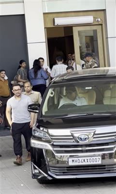 Celeb Spotting: Aamir Khan At The Airport