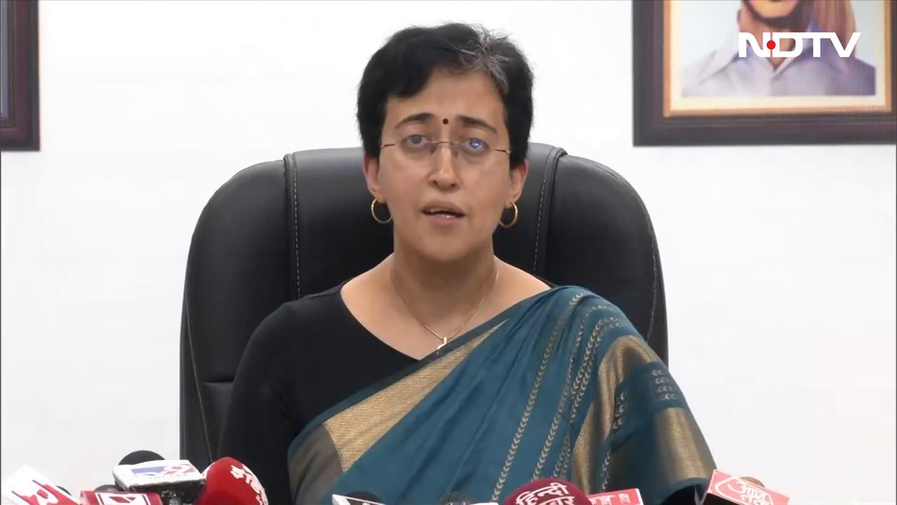 Atishi Oath Ceremony: शपथ लेते ही CM आतिशी ने कहा- 'Delhi की सड़कें ठीक होंगी, Bill भी ठीक करेंगे'