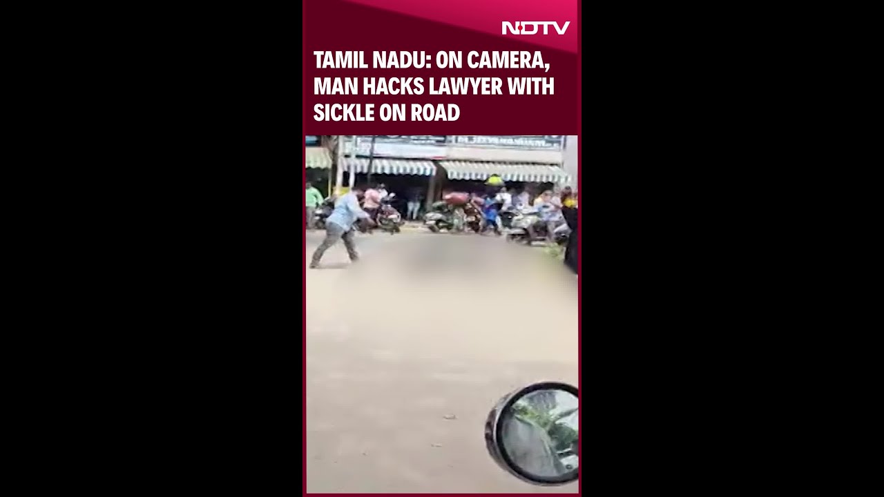 Tamil Nadu News | On Camera, Man Hacks Lawyer With Sickle On Road Outside Tamil Nadu Court Tamil Nadu News | On Camera, Man Hacks Lawyer With Sickle On Road Outside Tamil Nadu Court