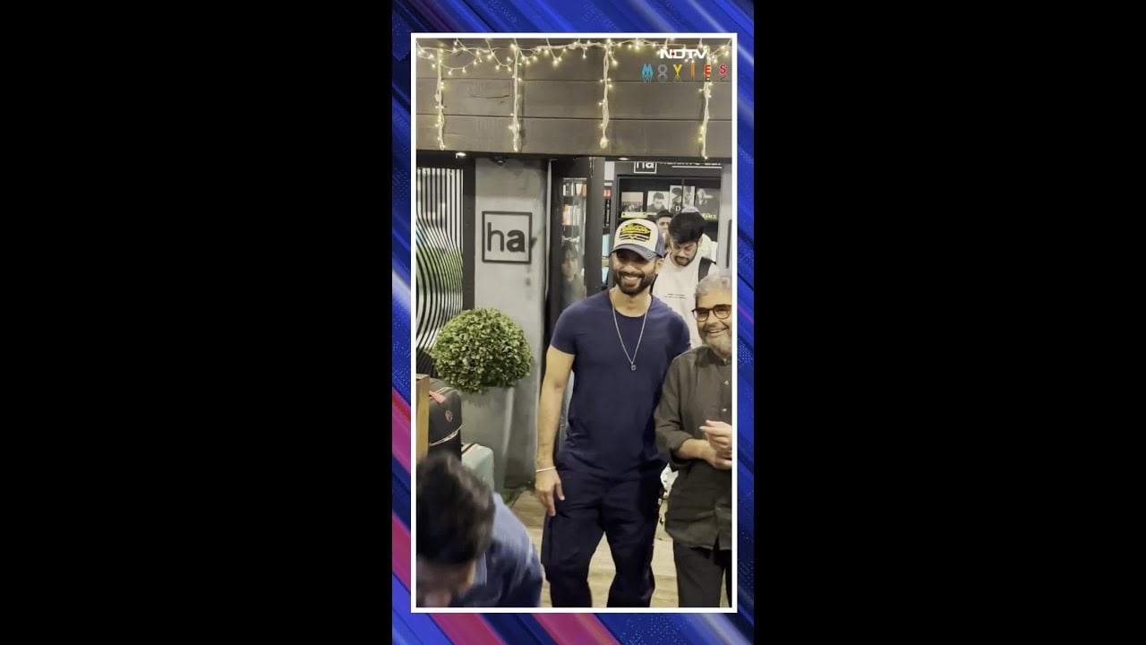 Shahid Kapoor Poses With 'Haider' Director Vishal Bhardwaj