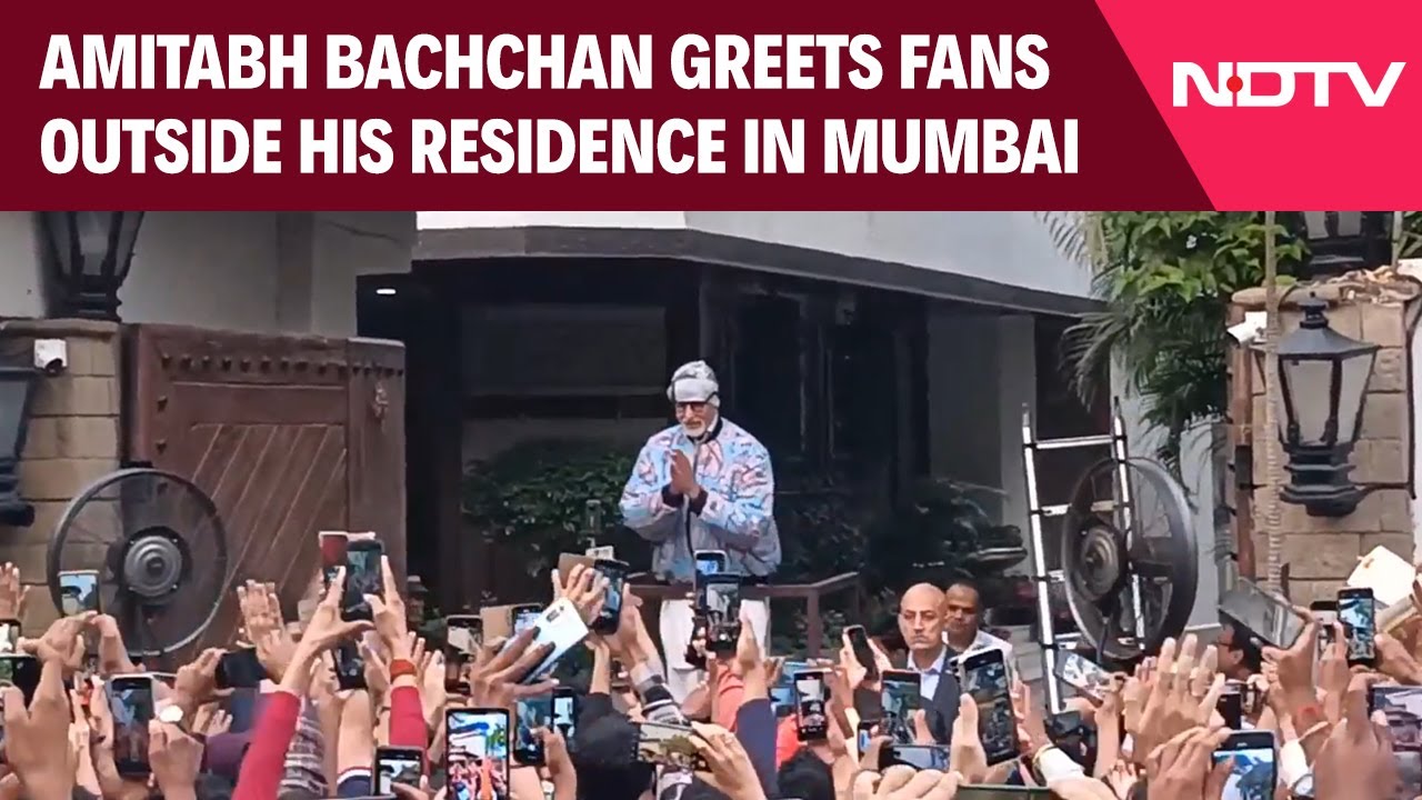 Megastar Amitabh Bachchan Greets Fans Outside His Residence 'Jalsa' In Mumbai