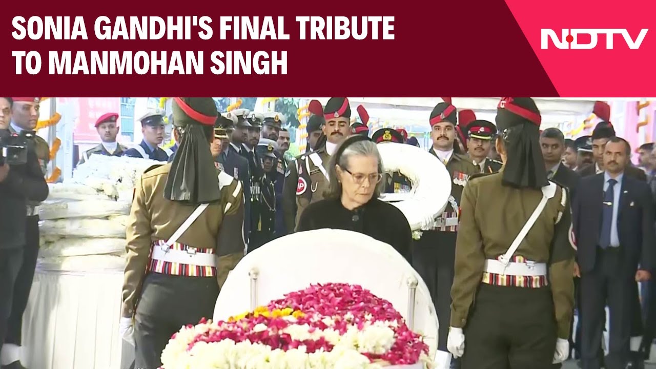 Sonia Gandhi Pays Last Respects To Former PM Manmohan Singh