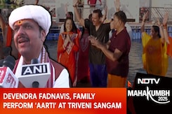 Maharashtra CM Devendra Fadnavis, Wife Perform 'Aarti' At Triveni Sangam Maharashtra CM Devendra Fadnavis, Wife Perform 'Aarti' At Triveni Sangam