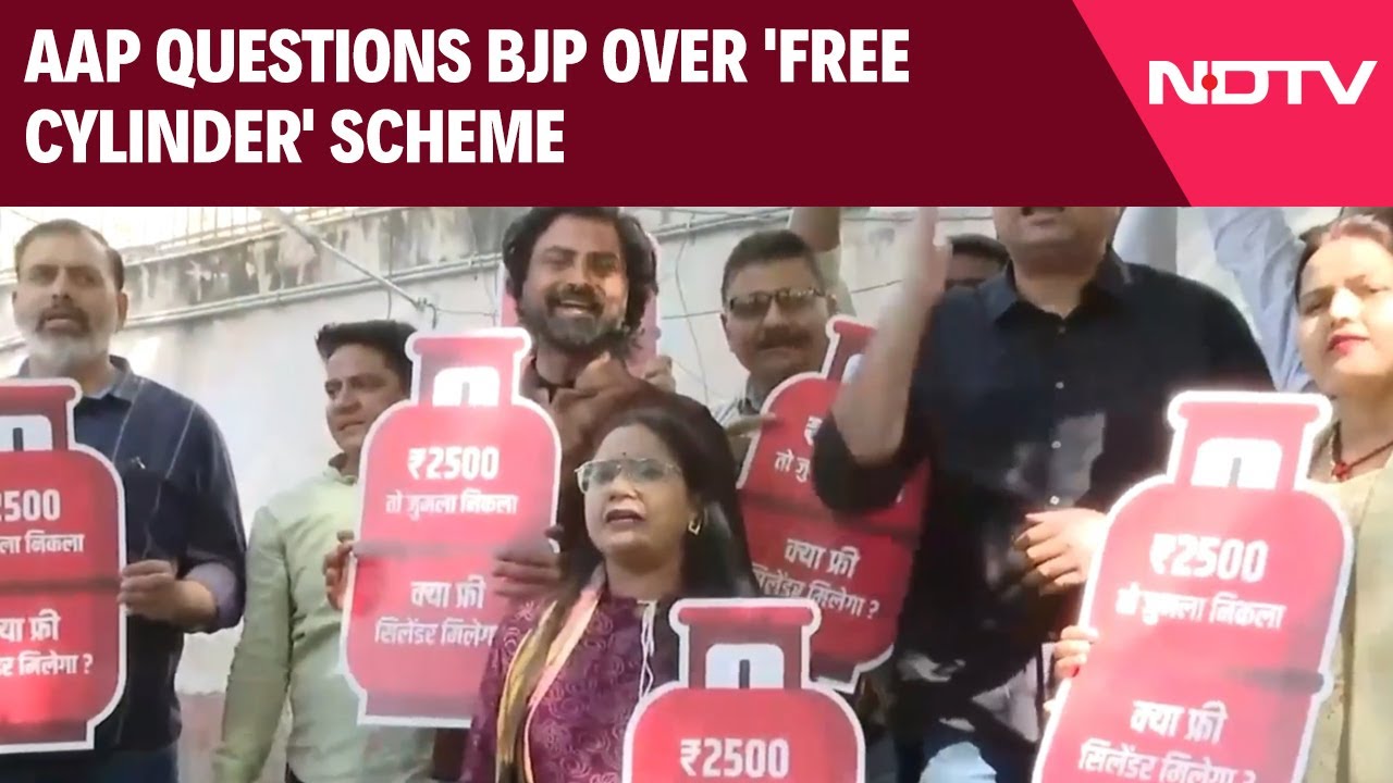 AAP Protests Across Delhi Against BJP's Refusal To Provide Free Cylinders During Holi