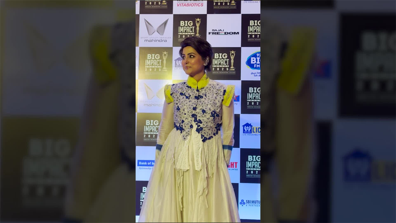 Hina Khan Red Carpet Glamour