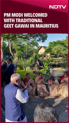 PM Modi | PM Modi Welcomed With Traditional Geet Gawai In Mauritius