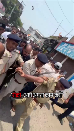 Bihar पहुंचे Rahul Gandhi, जब काफिला रोका, तो पैदल ही अंबेडकर हॉस्टल पहुंचे | Viral Video | SHORTS