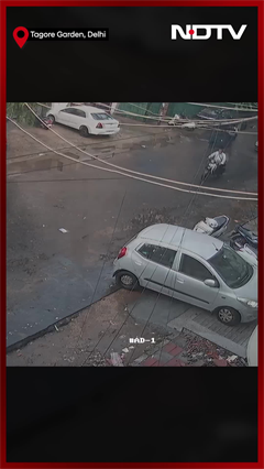 Delhi News | Woman Narrowly Escapes As Electric Pole Crashes On Scooter In Delhi