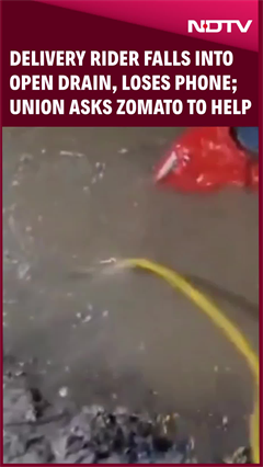 Zomato News | Delivery Rider Falls Into Open Drain, Loses Phone; Union Asks Zomato To Help