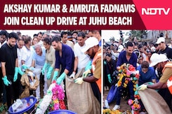 Akshay Kumar & Amruta Fadnavis Join Clean-Up Drive Post Ganpati Visarjan At Juhu Akshay Kumar & Amruta Fadnavis Join Clean-Up Drive Post Ganpati Visarjan At Juhu