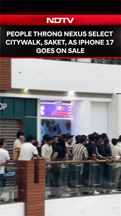 Hundreds Of People Gathered At Nexus Select Citywalk, Saket, On The iPhone 17 Lineup Sale Day