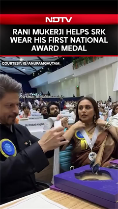 Video: Rani Mukerji Helps Shah Rukh Khan Wear His National Award Medal. Internet Melts
