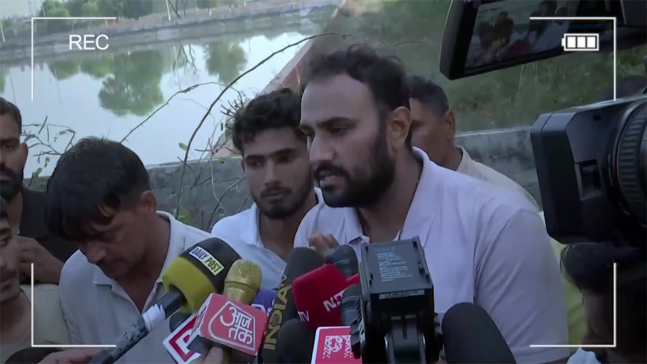 "Papa Ke Sapne Pure Karunga": Son Of Haryana's Deceased Cop At His Funeral