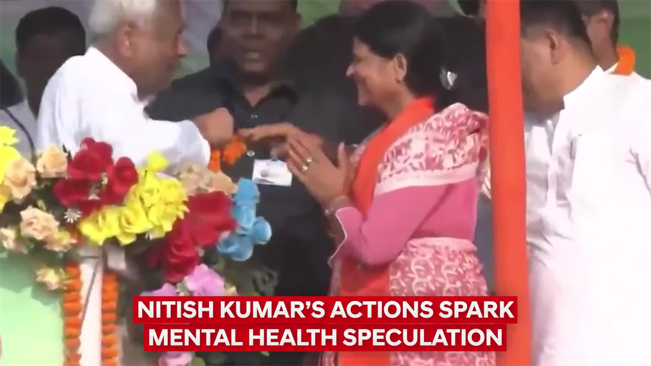 Nitish Kumar Viral Video | Gajab Aadmi Hai: Tejashwi Yadav Slams Nitish Kumar Over Garlanding Video