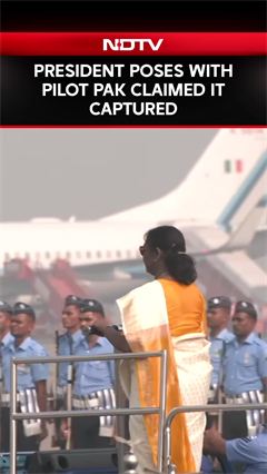 President Droupadi Murmu Poses With Woman Rafale Pilot Pakistan Falsely Claimed To Have Captured President Droupadi Murmu Poses With Woman Rafale Pilot Pakistan Falsely Claimed To Have Captured