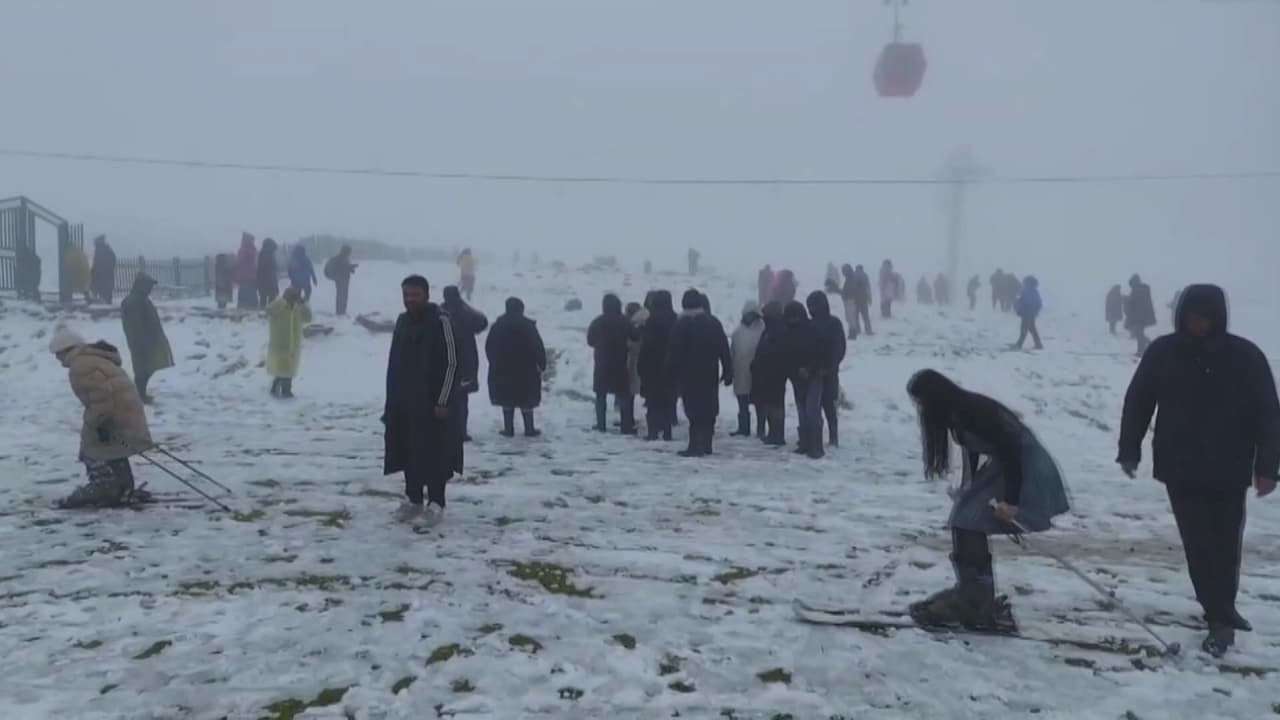 Video: Season's First Major Snowfall Brings Hope For Tourism Sector In Kashmir