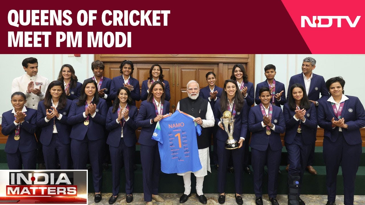 Queens Of Cricket Meet PM Modi, PM Poses With The Champs & The Cup