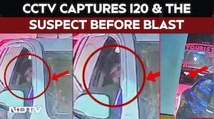 Delhi Blast | CCTV Video Shows Suspected Suicide Bomber In Car Before Blast Near Delhi's Red Fort