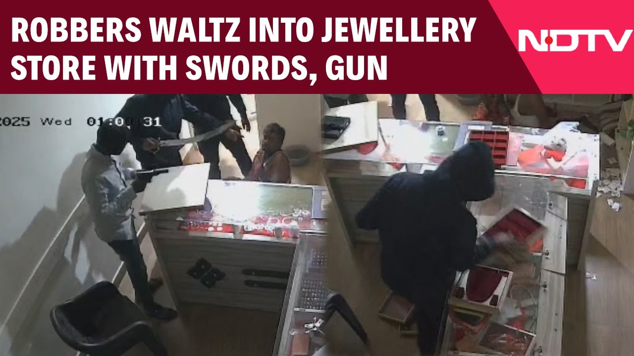 Robbers Walk Into Jewellery Store With Swords, Gun, Pick It Clean