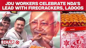 NDA Seats In Bihar | Nitish Kumar's Supporters Celebrate NDA's Lead Outside Patna JDU Office