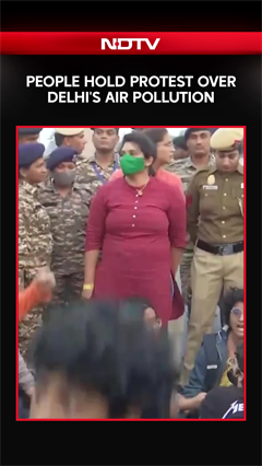 People Hold Protest Over Delhi’s Air Pollution At India Gate