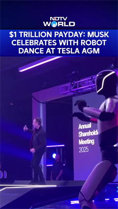 Tesla News | Elon Musk Dances With Robots As Tesla Approves His $1 Trillion Pay Package